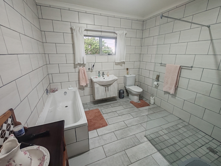 3 Bedroom Property for Sale in Windsor Park Eastern Cape